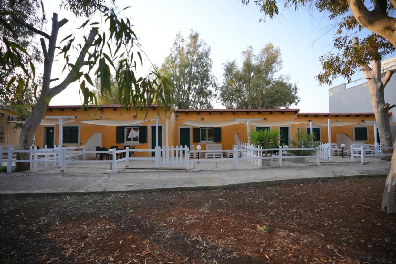 Keys Of Sicily - Bungalows Sul Mare مارينا موديكا المظهر الخارجي الصورة
